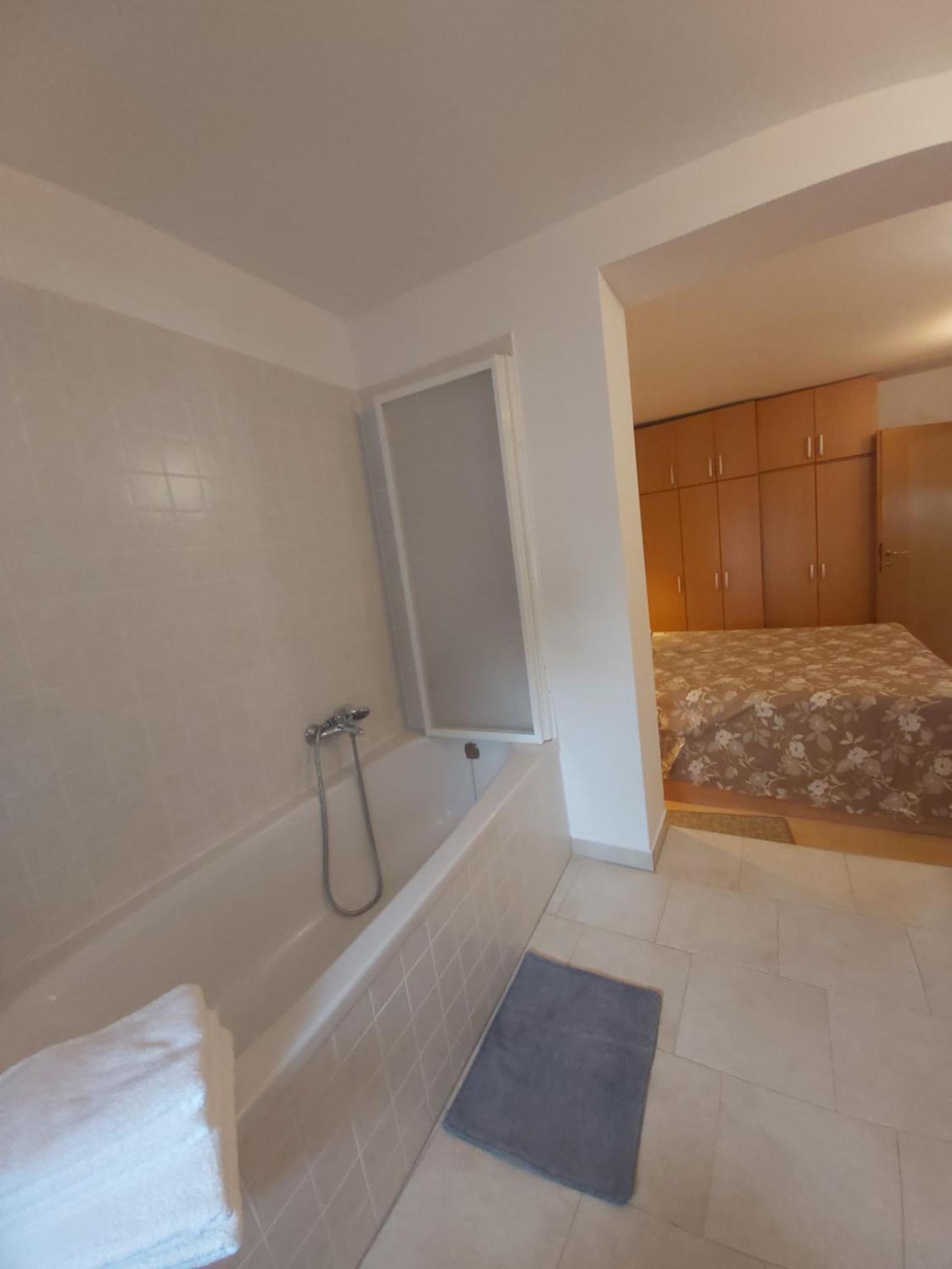 Apartman Luce With Shared Pool Задар Екстериор снимка
