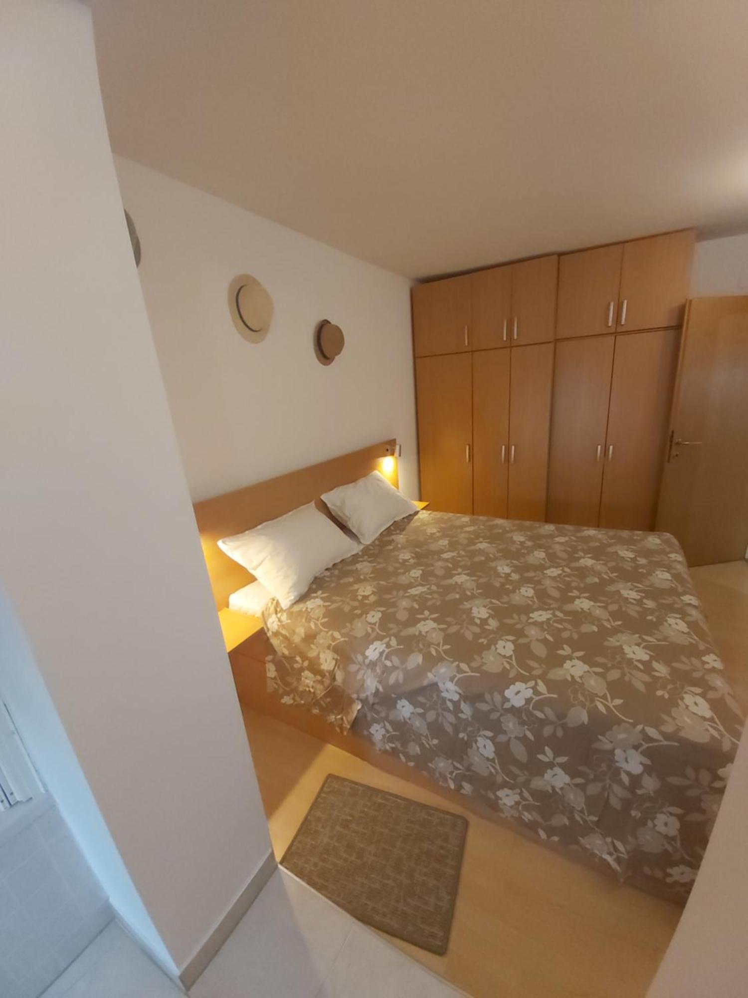 Apartman Luce With Shared Pool Задар Екстериор снимка
