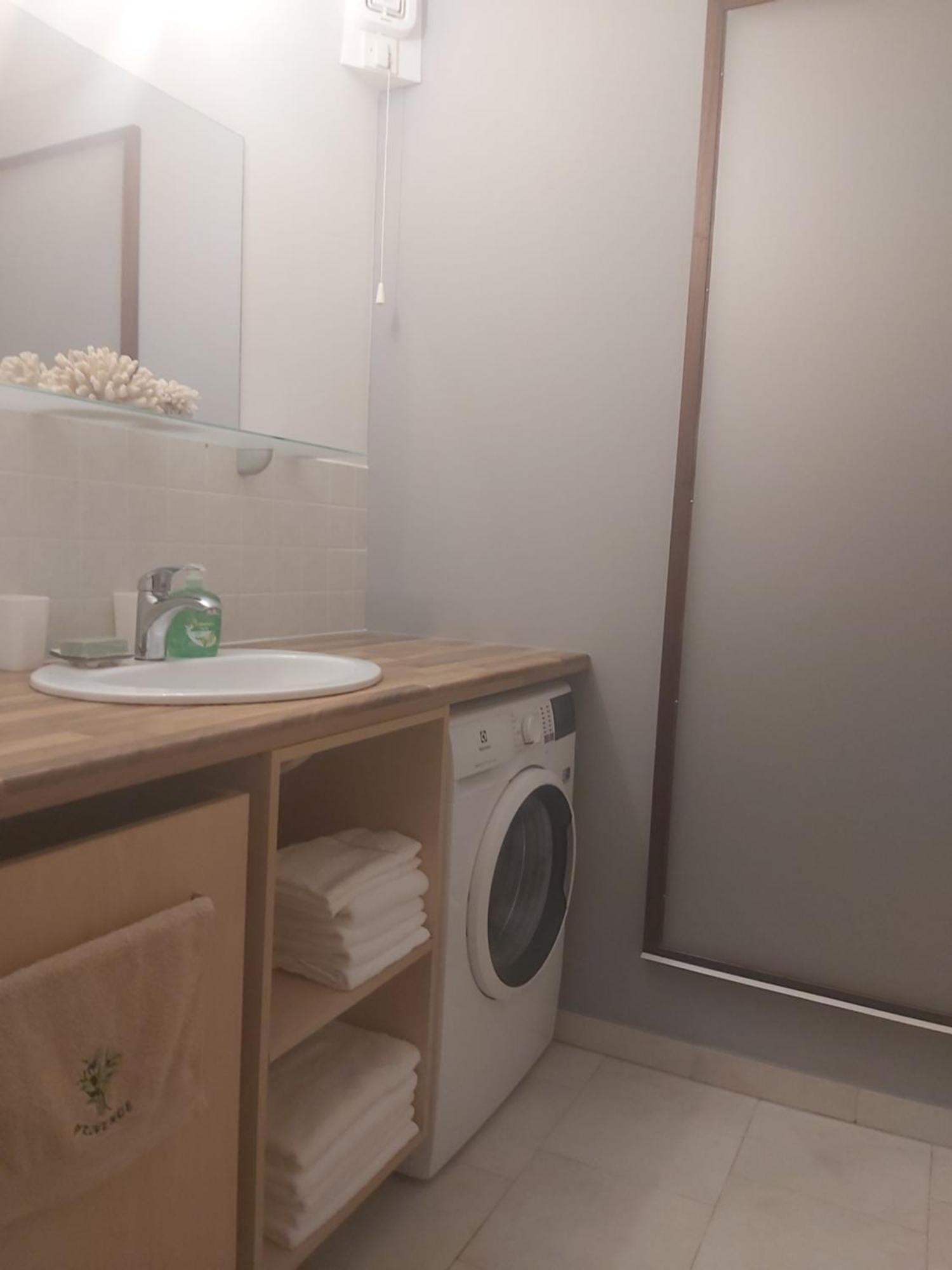 Apartman Luce With Shared Pool Задар Екстериор снимка