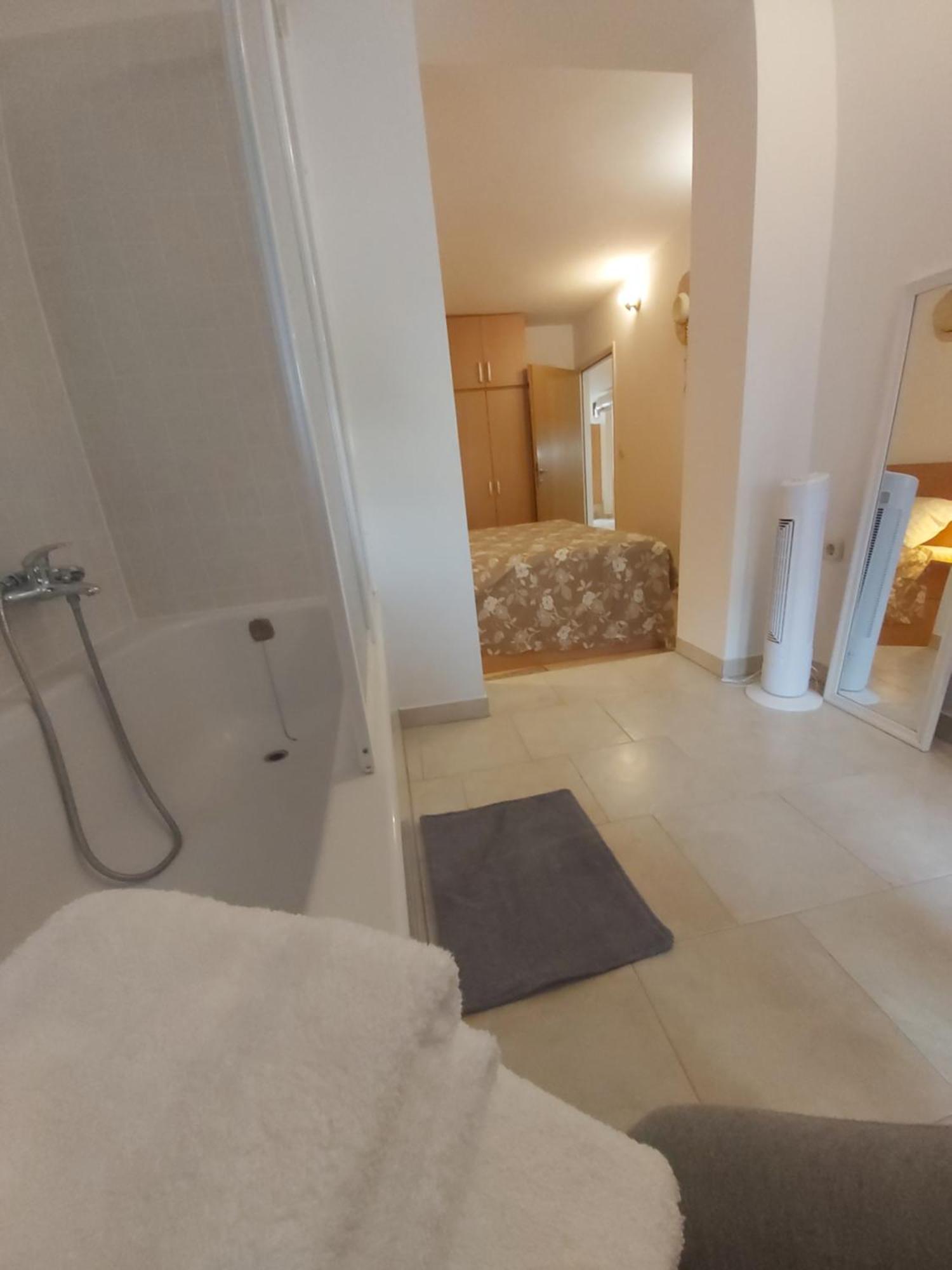 Apartman Luce With Shared Pool Задар Екстериор снимка