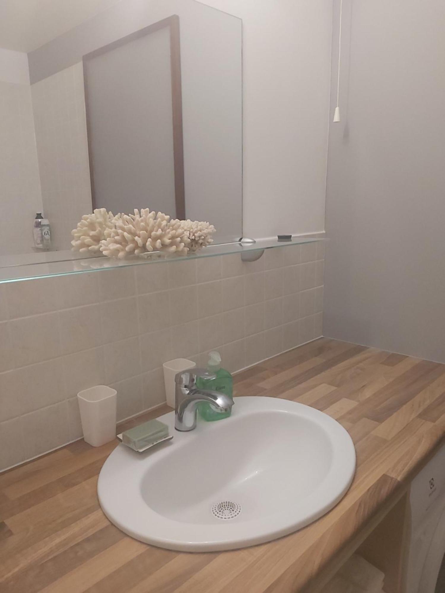 Apartman Luce With Shared Pool Задар Екстериор снимка