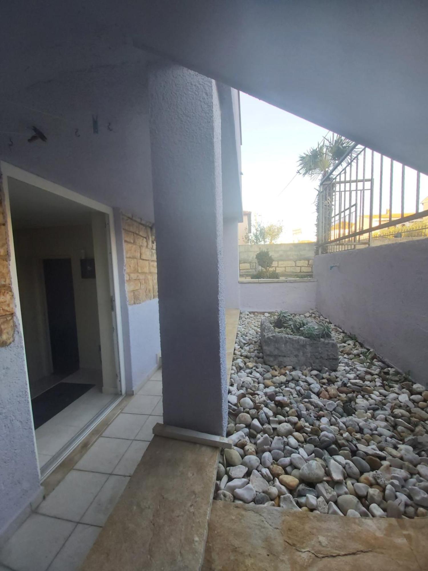 Apartman Luce With Shared Pool Задар Екстериор снимка