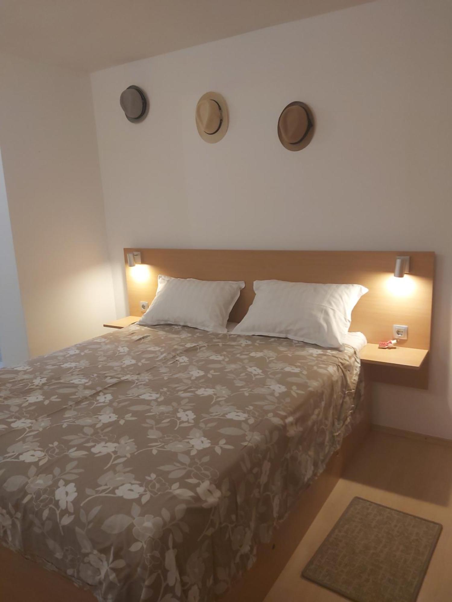Apartman Luce With Shared Pool Задар Екстериор снимка